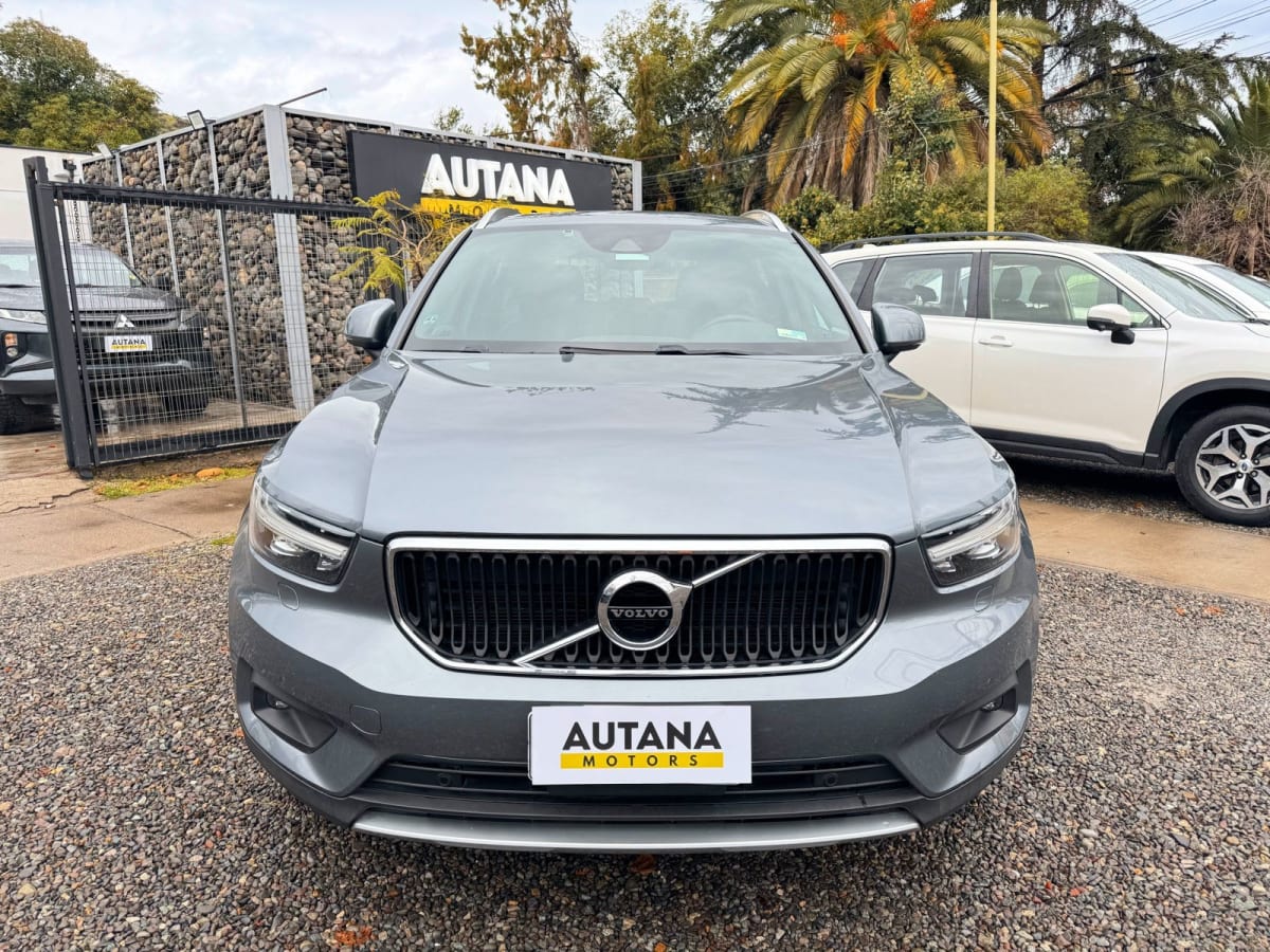 2019 Volvo Xc40 Momentum T4 - Miniatura 4