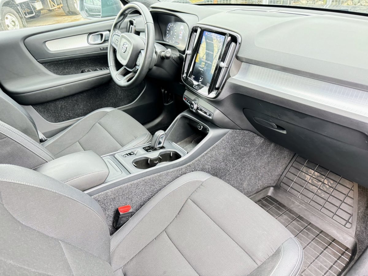 2019 Volvo Xc40 Momentum T4 - Miniatura 7
