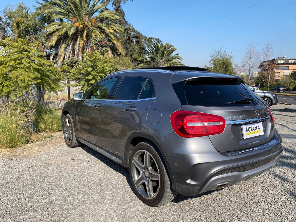 2026 Mercedes-Benz Gla 250 AMG - Miniatura 4