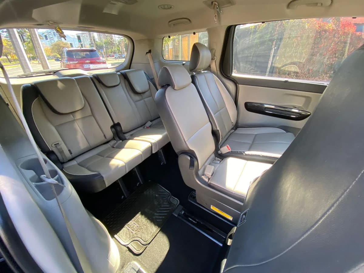 2018 Kia Grand Carnival DIESEL - Miniatura 10