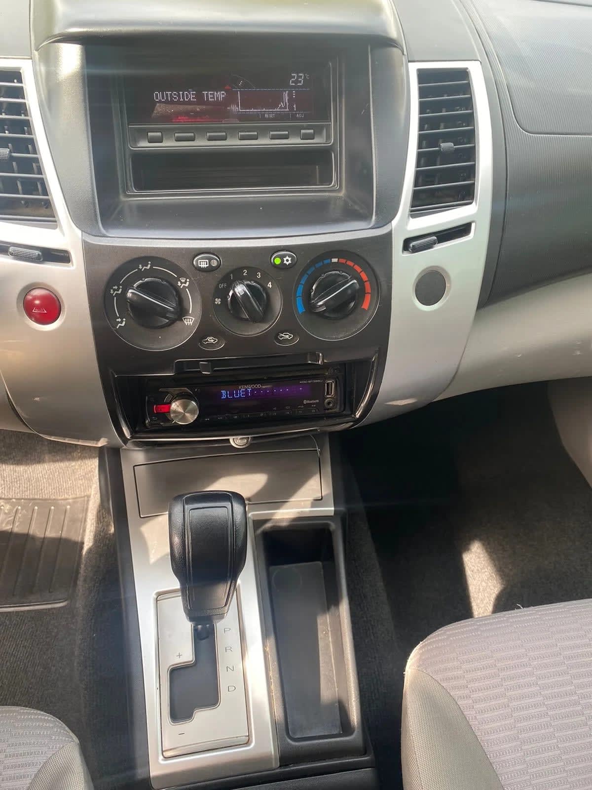 2013 Mitsubishi Montero Sport G2 - Miniatura 9