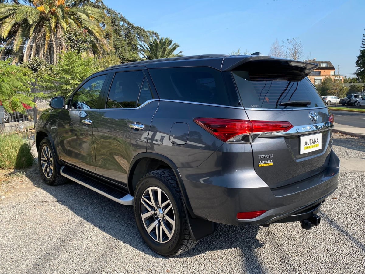 2018 Toyota Fortuner Diesel 4X4 - Miniatura 2