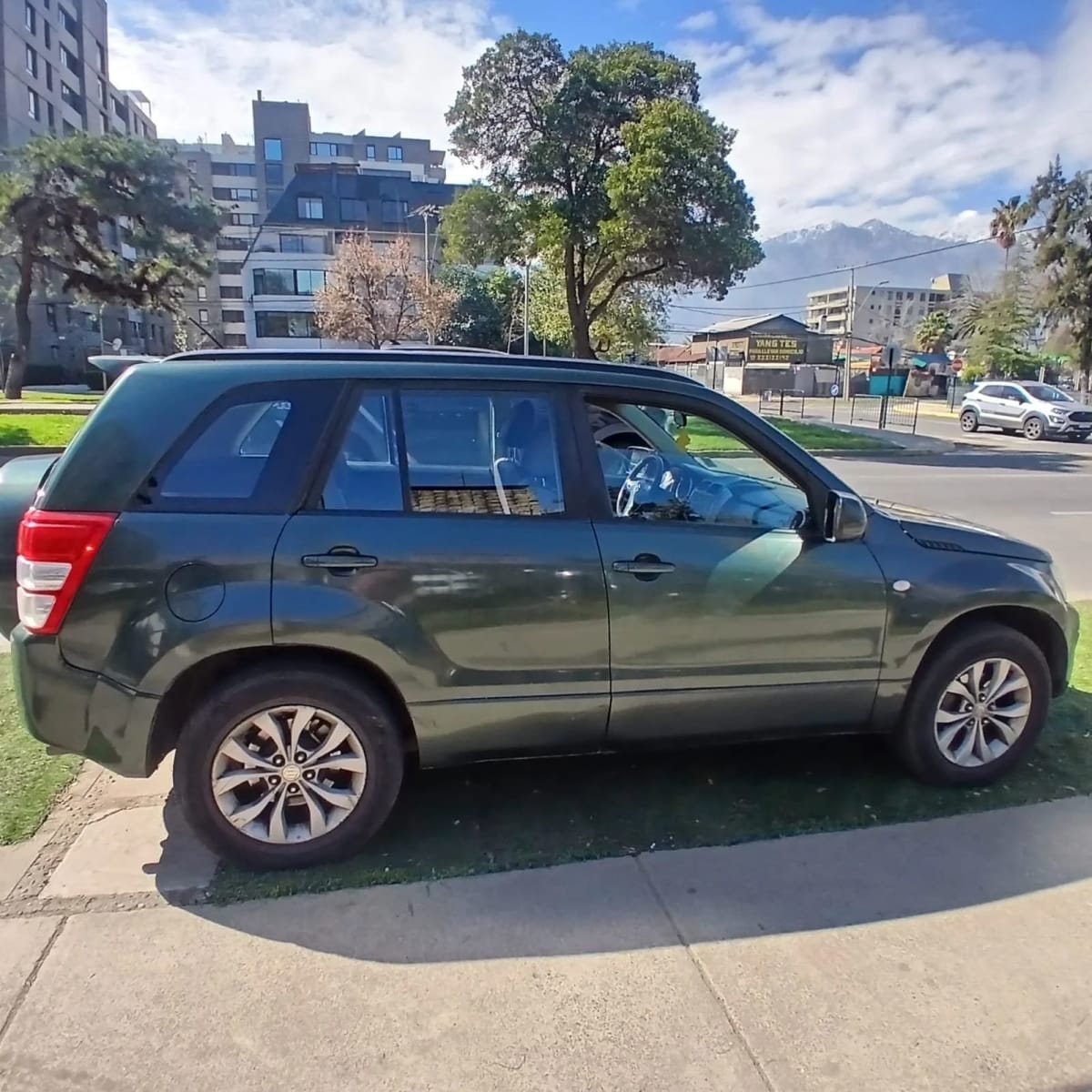 2017 Suzuki Grand Nomade glx - Miniatura 2