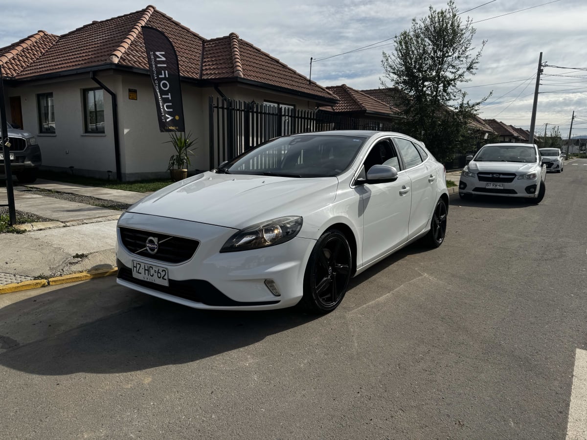 2016 Volvo V40 T4 - Imagen 1