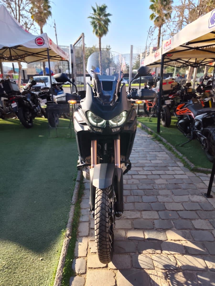 2022 Honda Africa Twin Twin - Miniatura 3