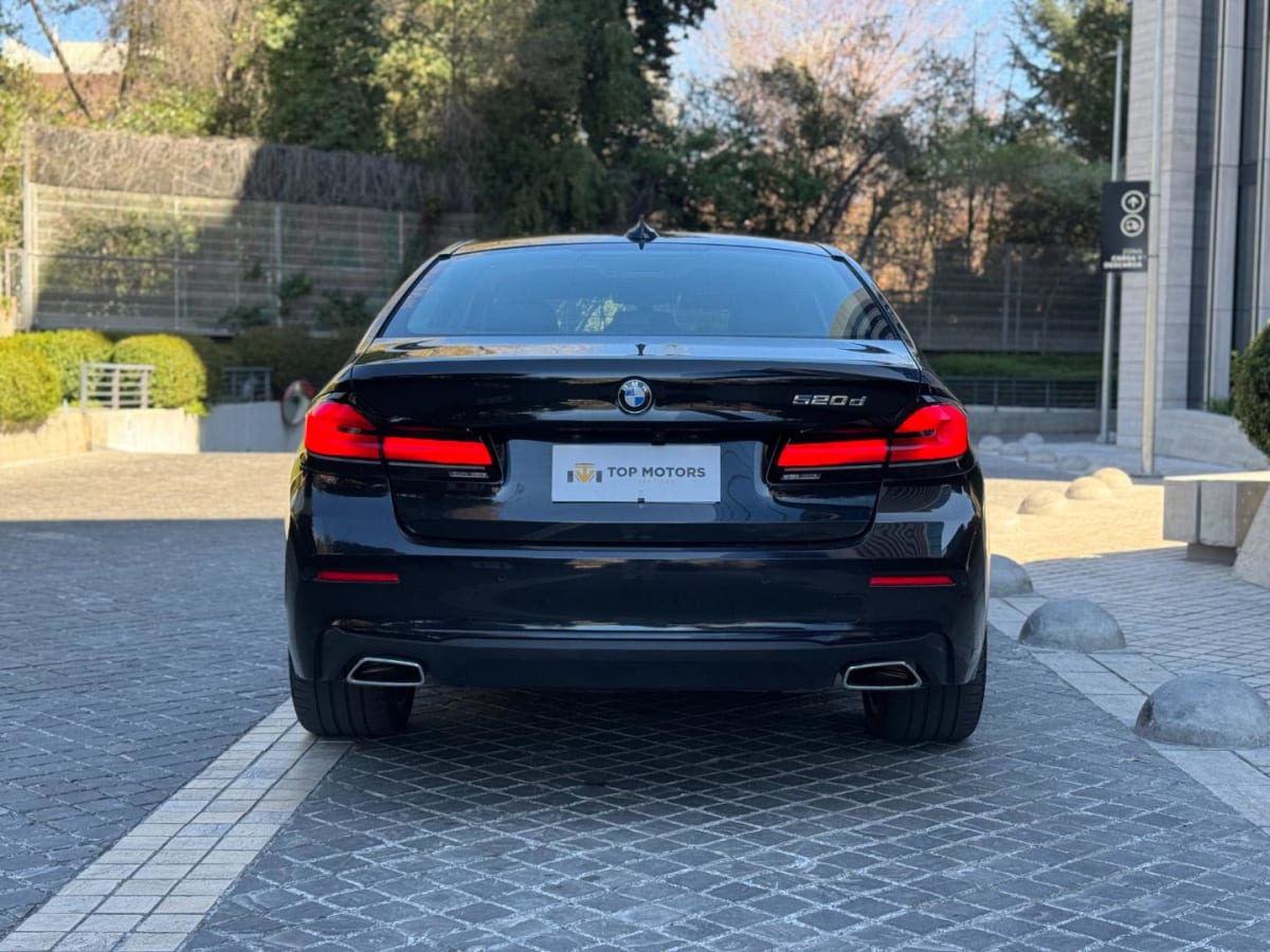 2023 BMW 520d Negro - Miniatura 5