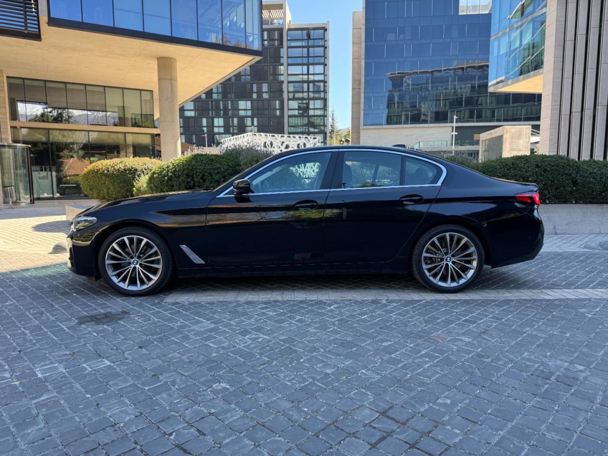 2023 BMW 520d Negro - Miniatura 7