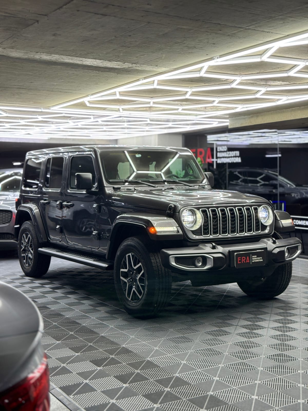 2026 Jeep Wrangler Sahara Gris - Imagen 1