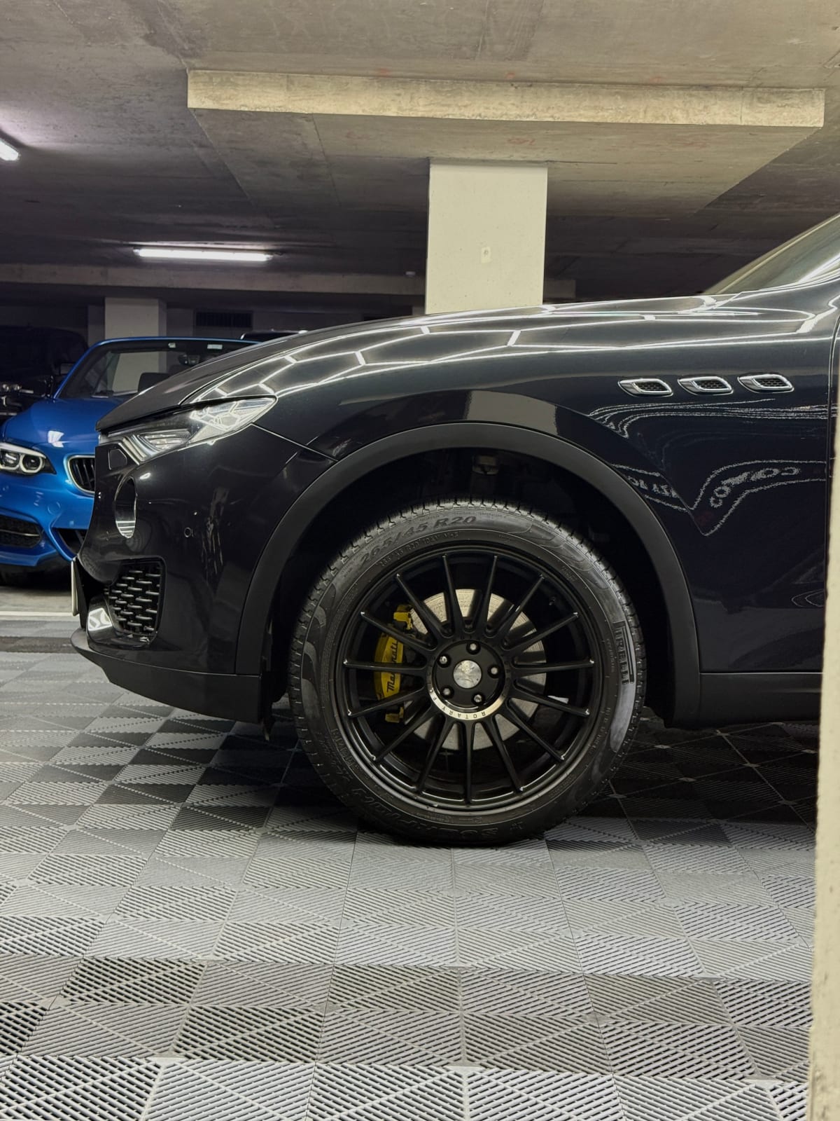 2020 Maserati Levante 3.0 Negro - Miniatura 2