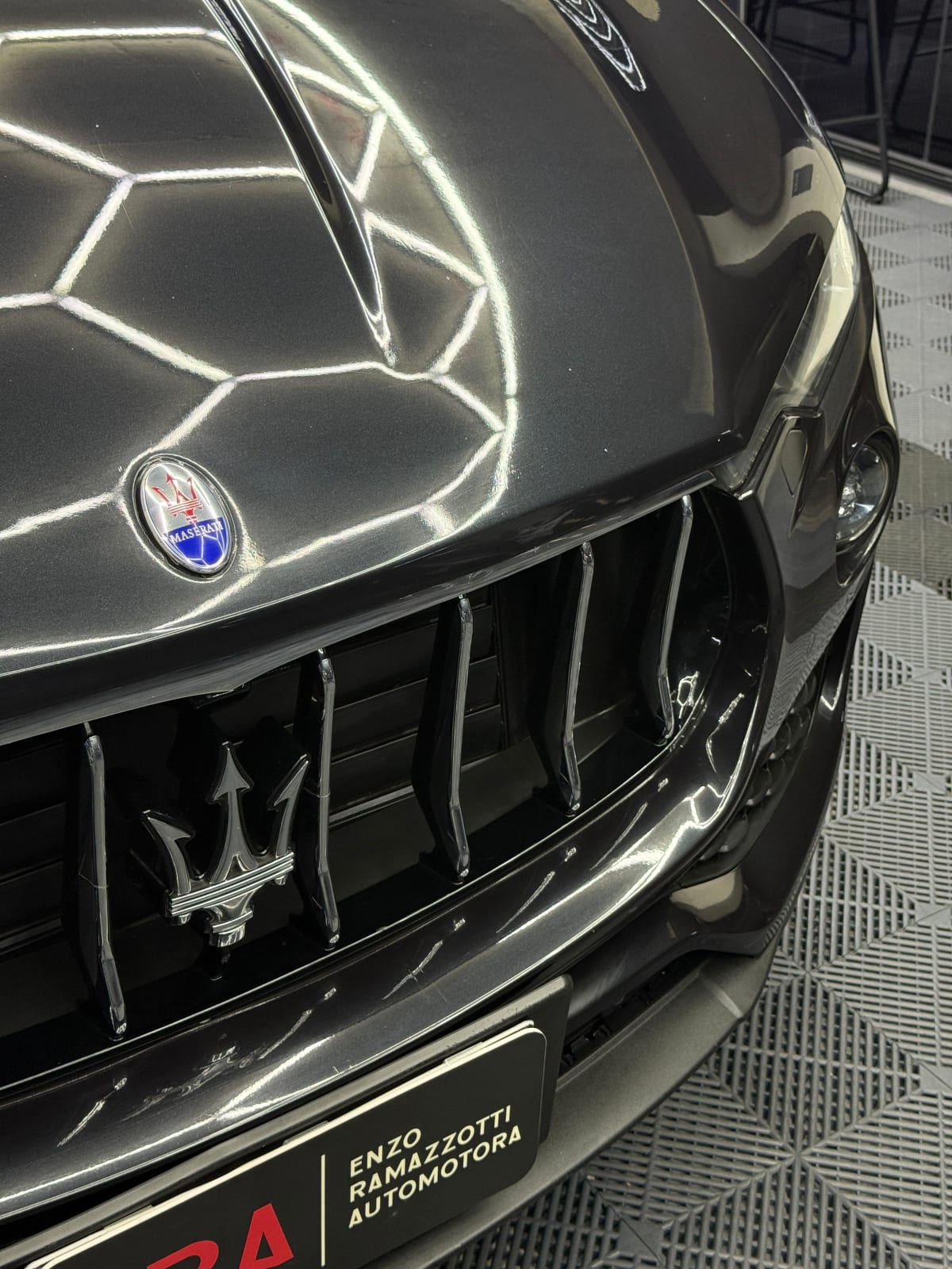 2020 Maserati Levante 3.0 Negro - Miniatura 3