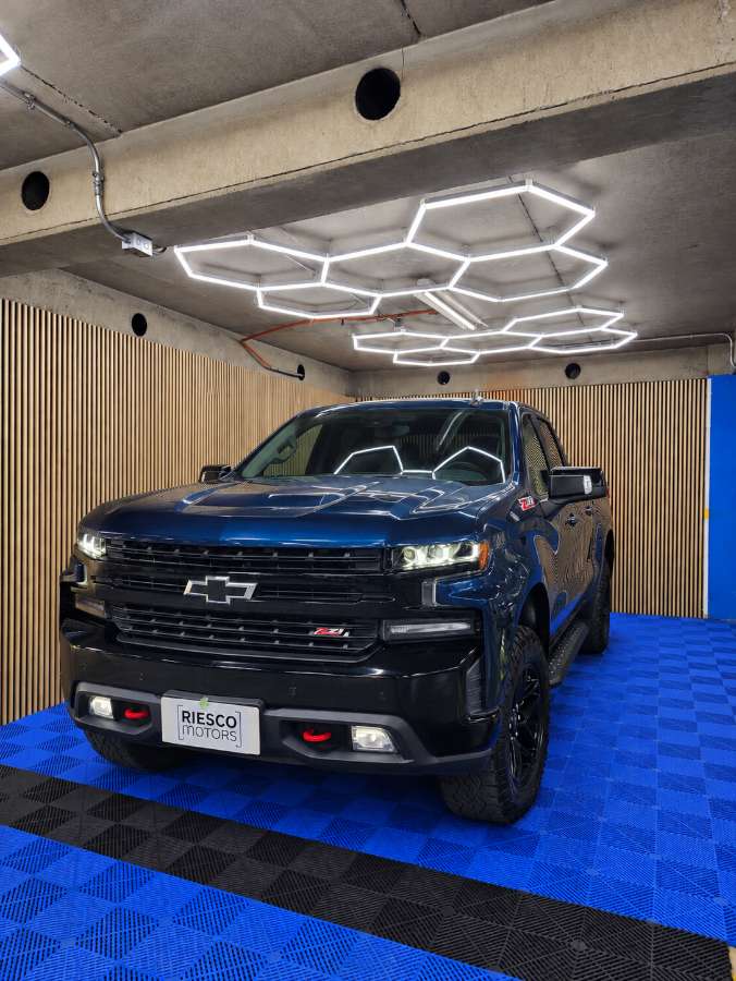 2022 Chevrolet SILVERADO Azul - Miniatura 2