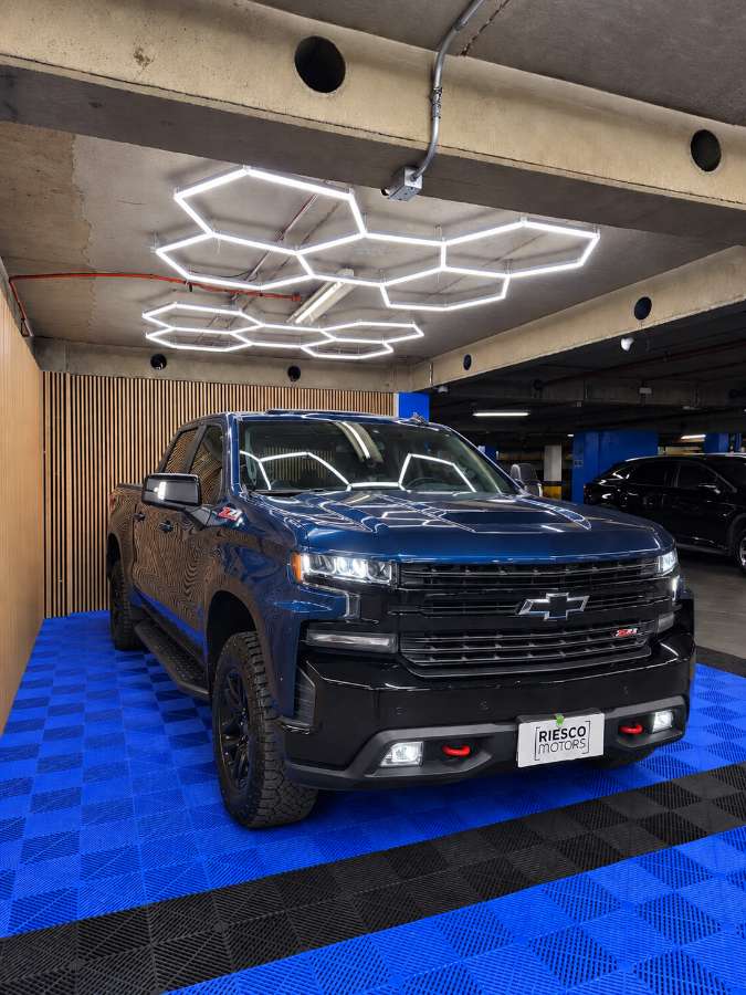 2022 Chevrolet SILVERADO Azul - Miniatura 4