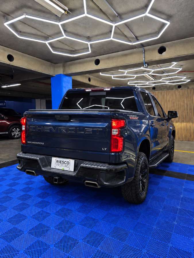2022 Chevrolet SILVERADO Azul - Miniatura 5