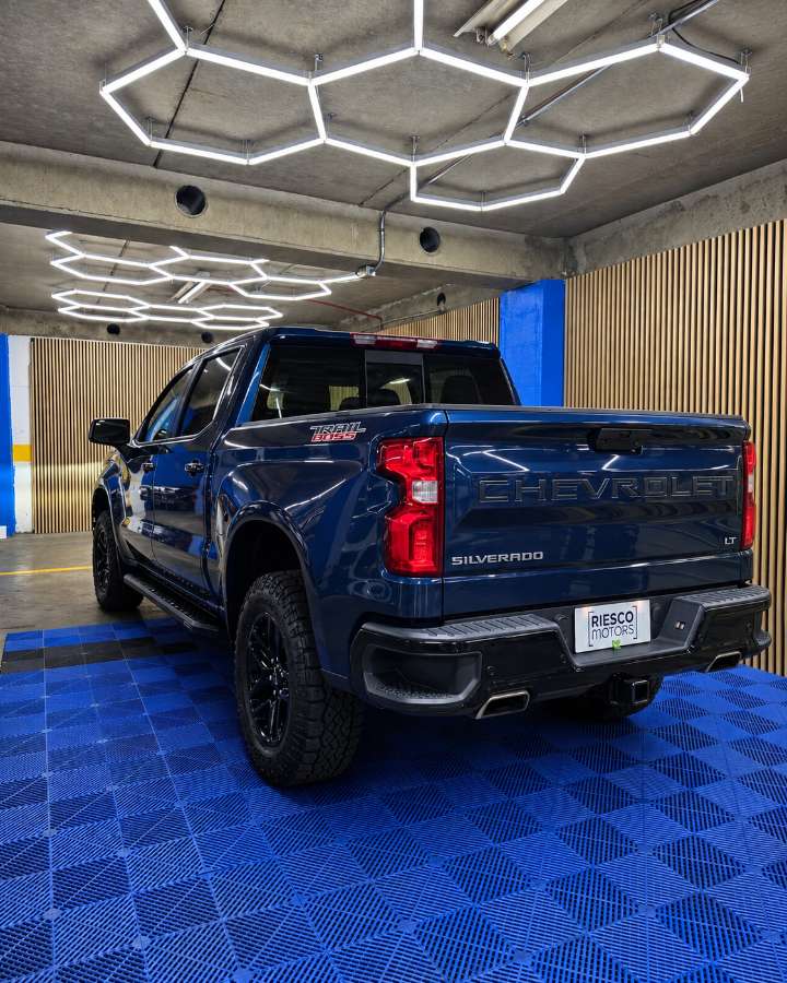 2022 Chevrolet SILVERADO Azul - Miniatura 7