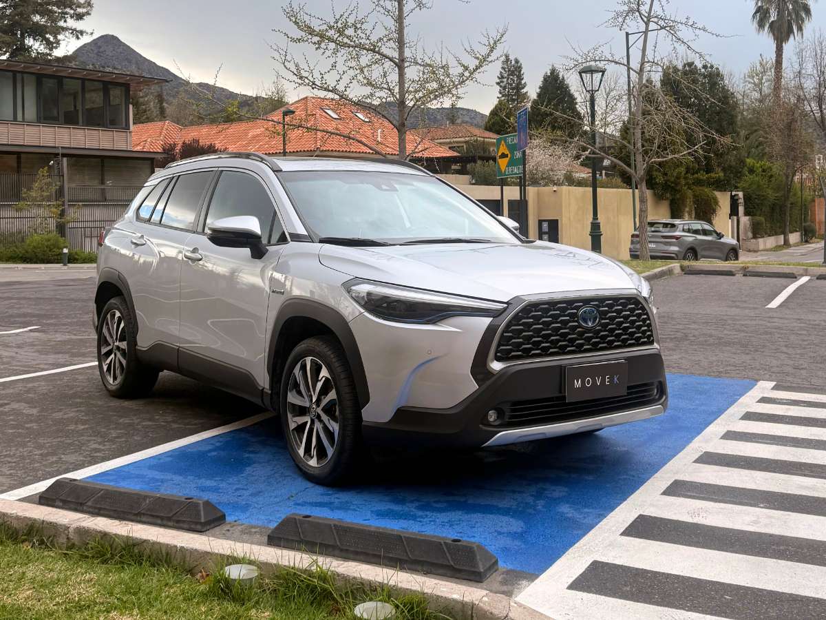 2024 Toyota COROLLA CROSS 1.8 Plata - Miniatura 3