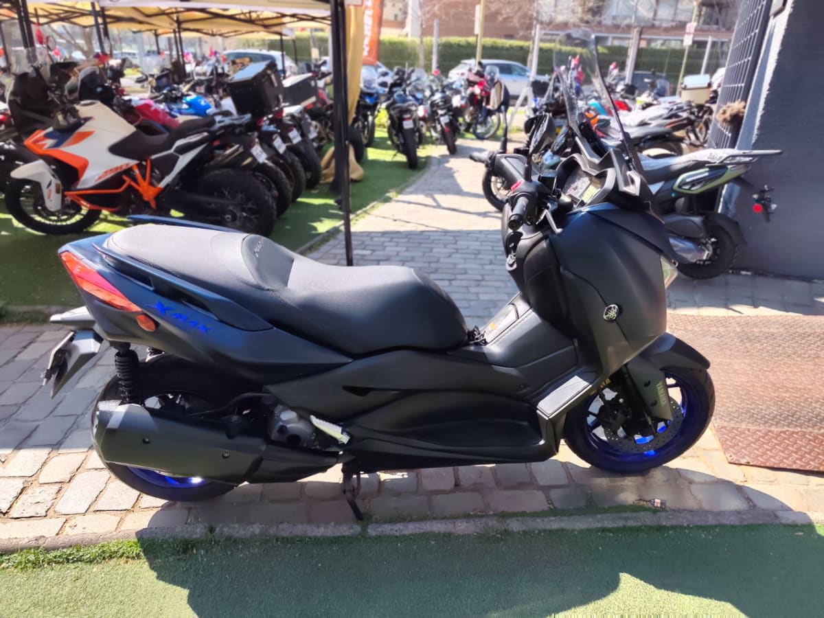 2024 Yamaha XMAX 300 - Miniatura 3
