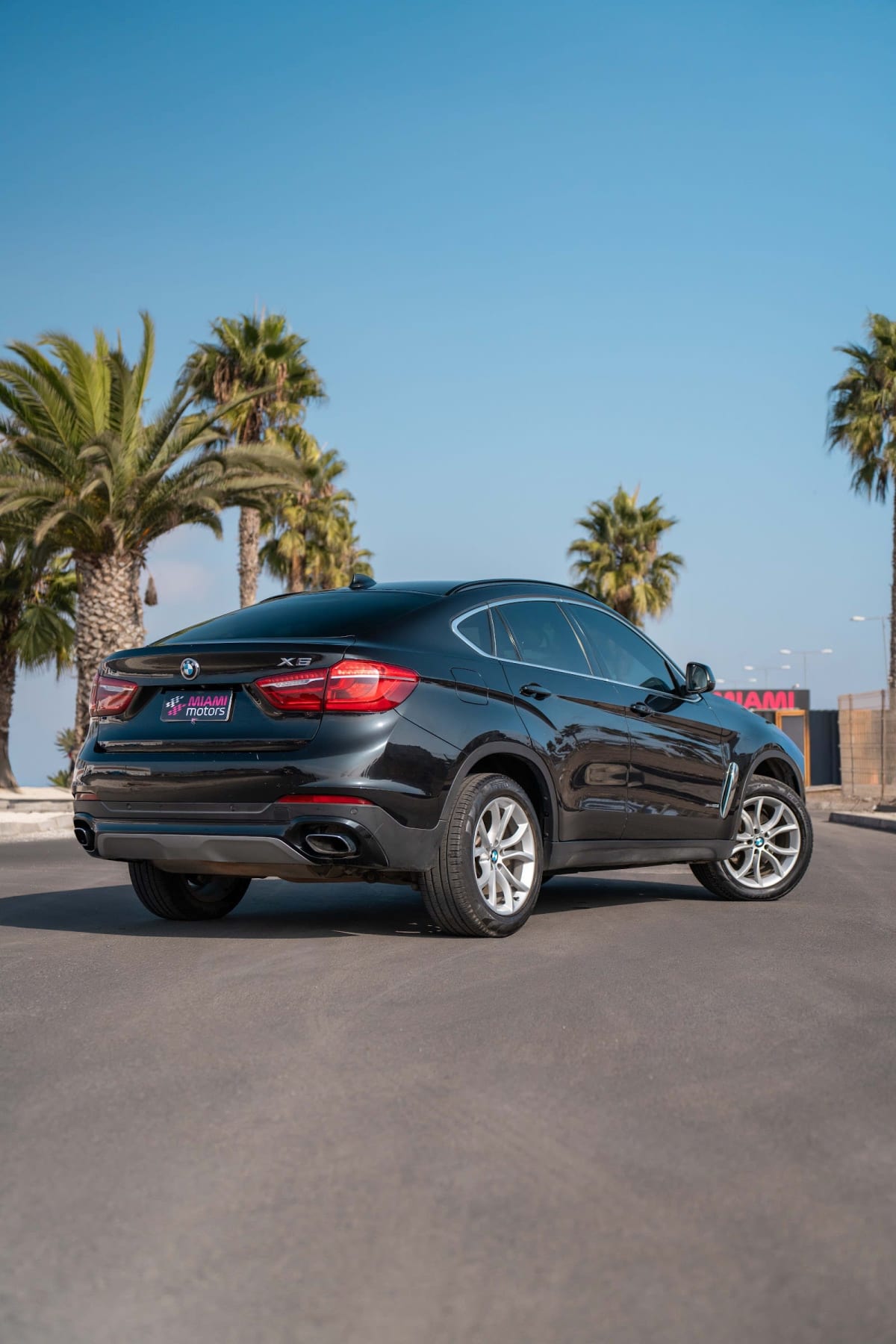 2019 BMW X6 xDrive35i Negro - Miniatura 4
