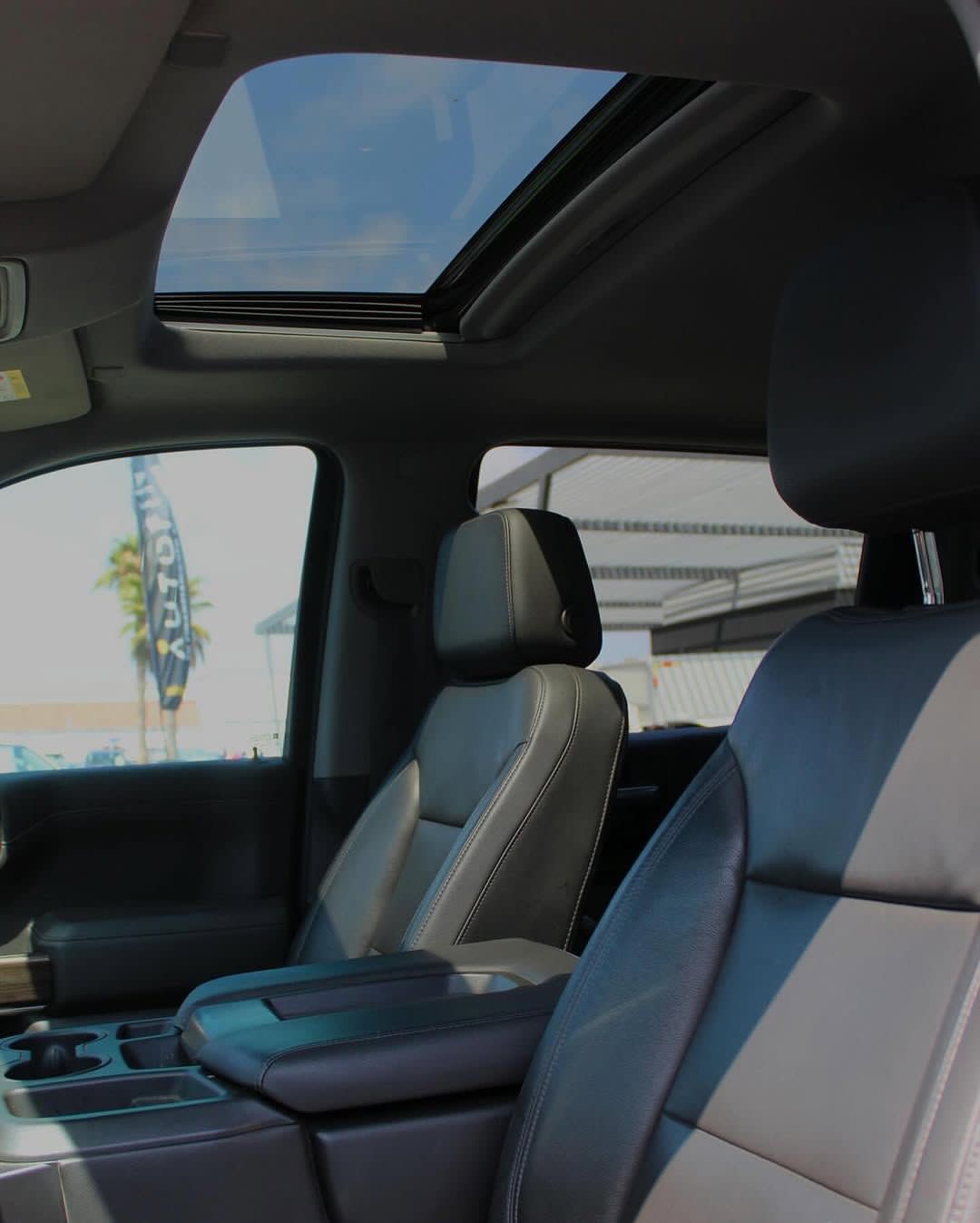 2021 Chevrolet SILVERADO TRAIL Gris - Miniatura 6