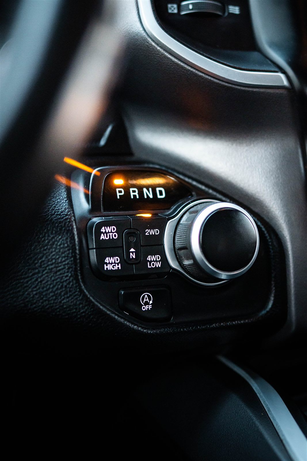 2021 Ram 1500 4x4 Negro - Miniatura 2