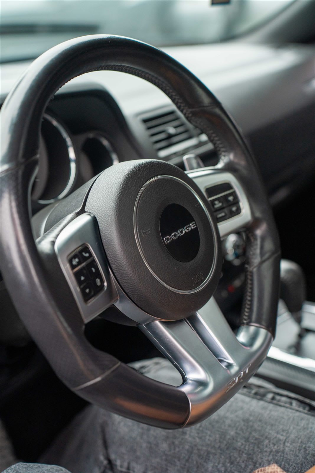 2012 Dodge Challenger SRT8 Gris - Miniatura 6