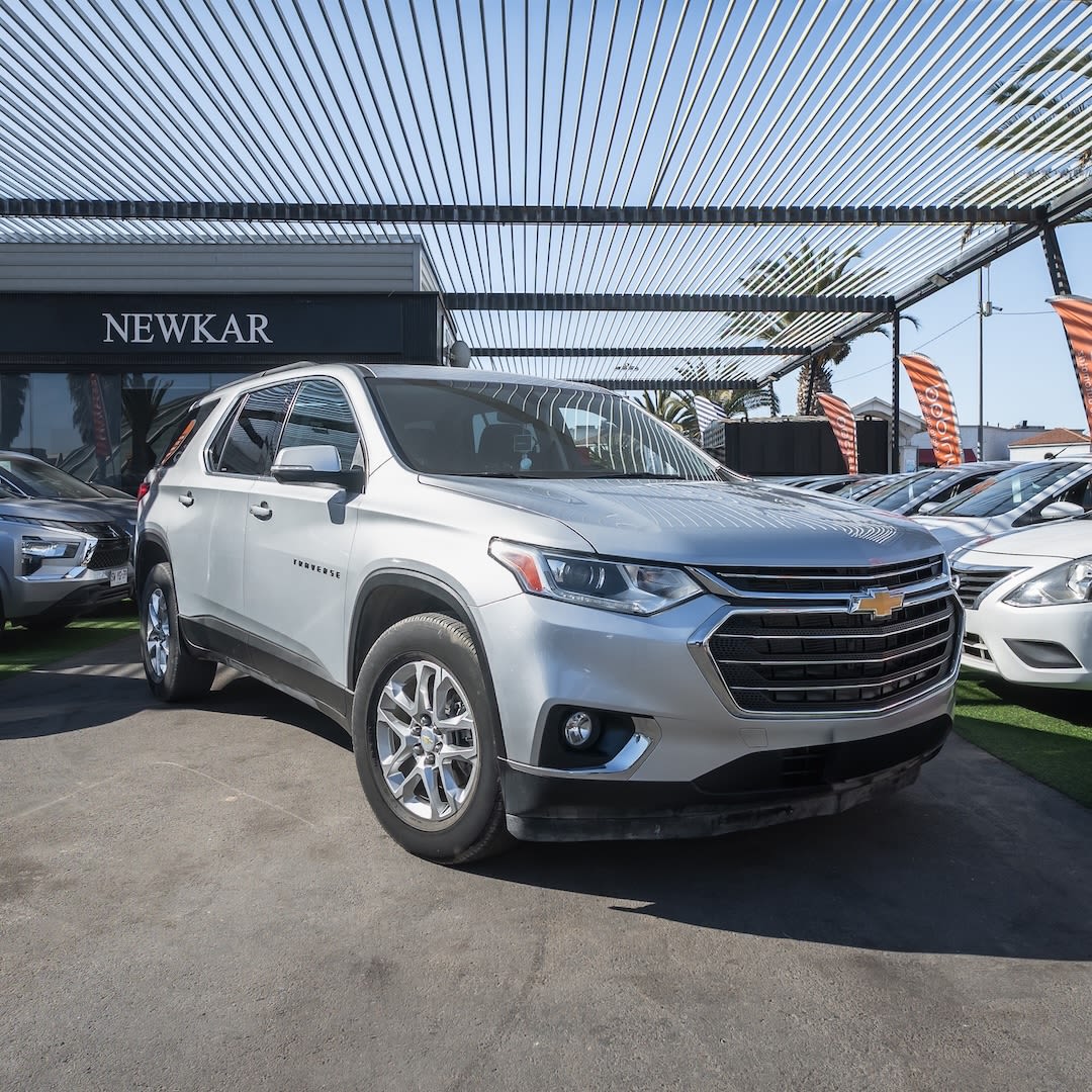 2022 Chevrolet Traverse 3.6 Gris - Imagen 1