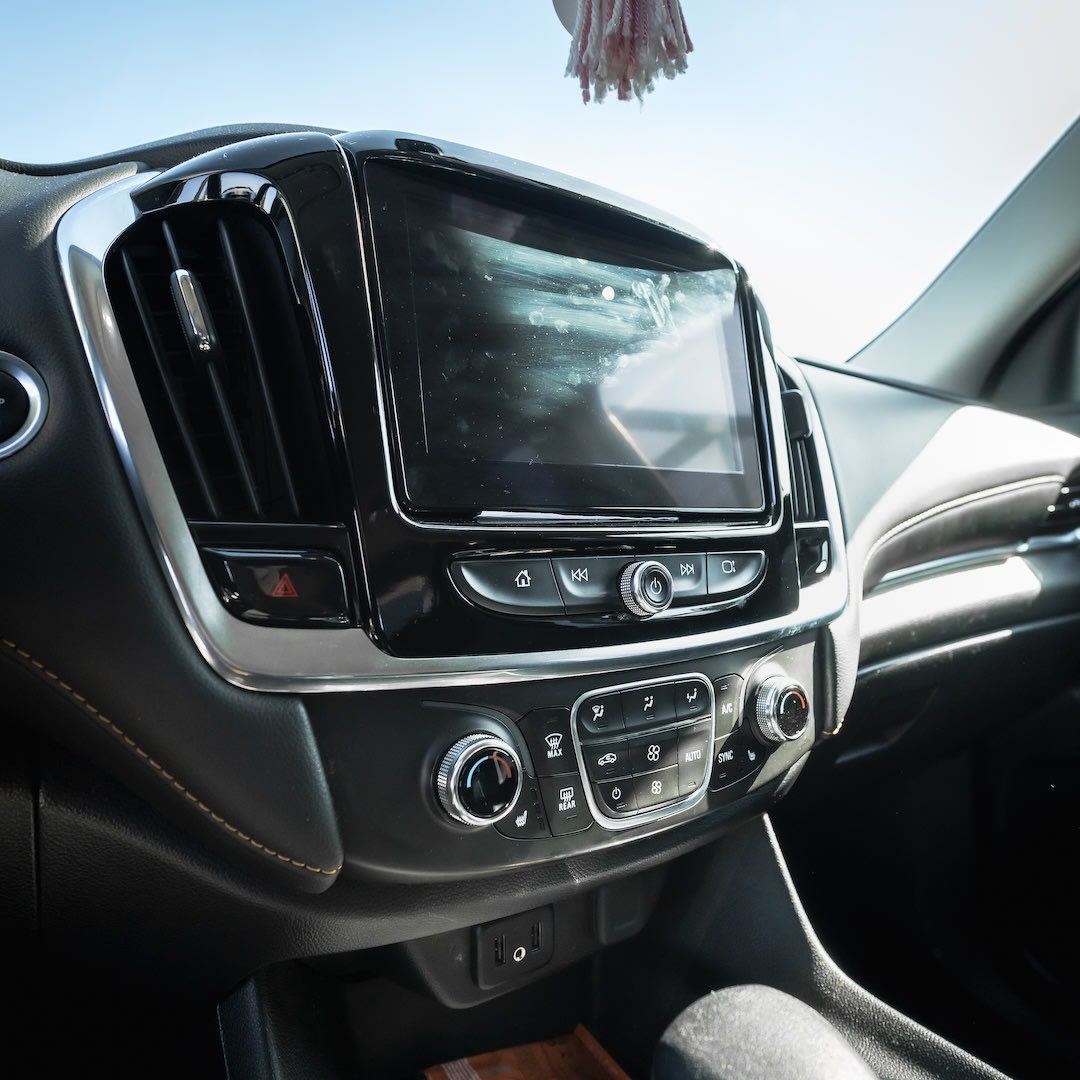 2022 Chevrolet Traverse 3.6 Gris - Miniatura 4