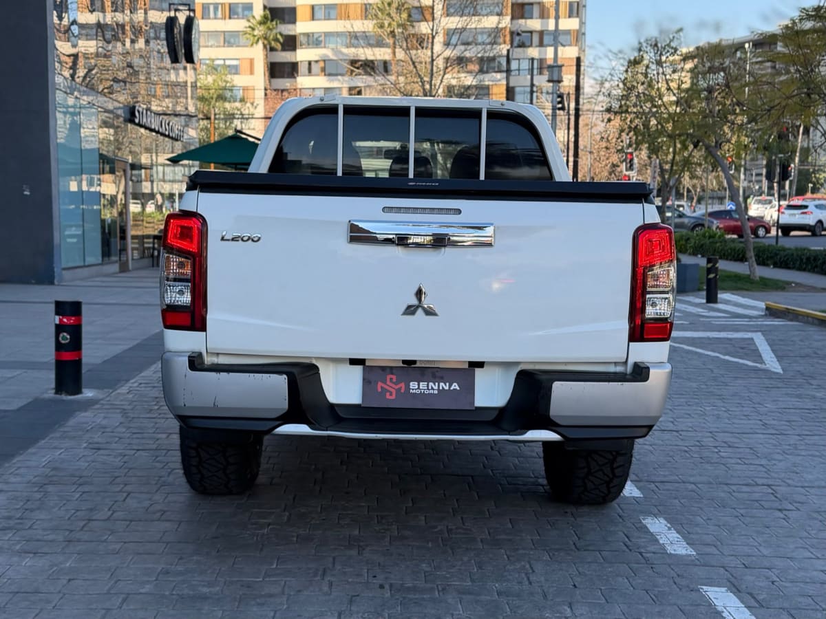 2023 Mitsubishi L200 Katana - Miniatura 5
