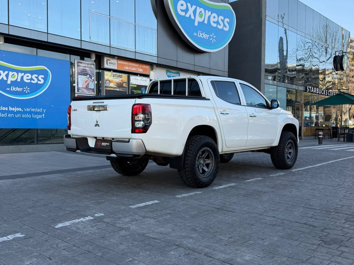2023 Mitsubishi L200 Katana - Miniatura 6