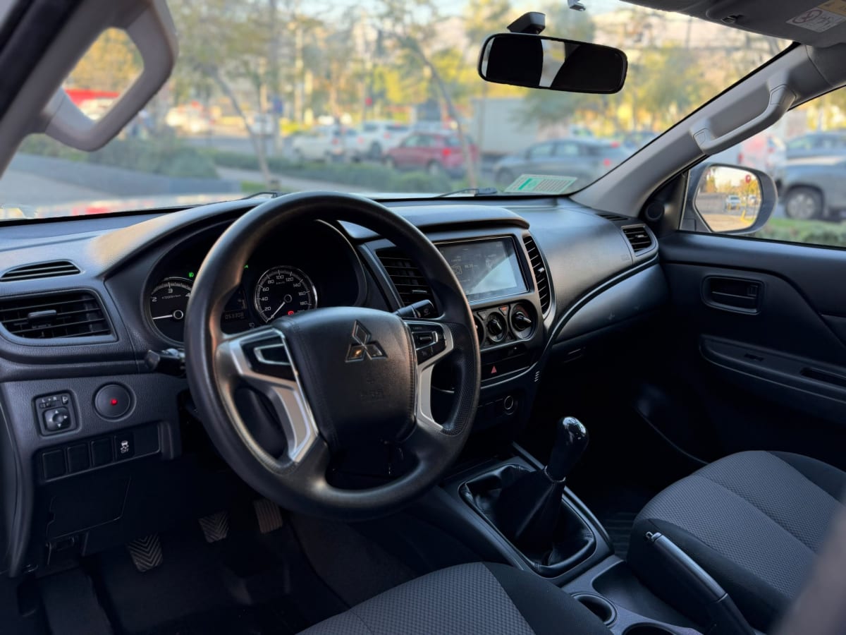 2023 Mitsubishi L200 Katana - Miniatura 9