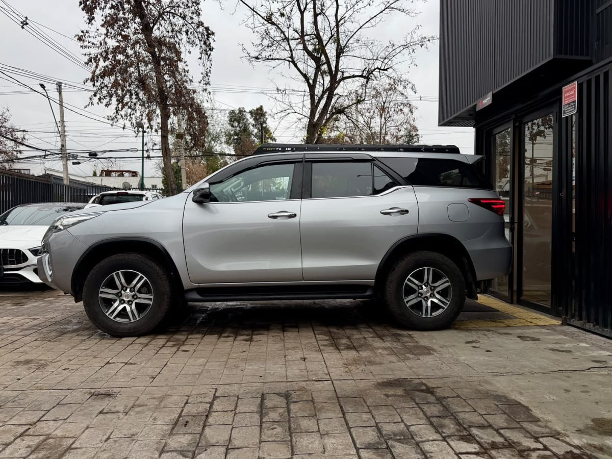 2019 Toyota Fortuner SRX - Miniatura 8
