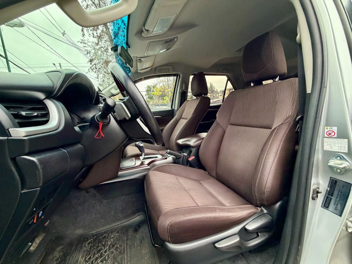 2019 Toyota Fortuner SRX - Miniatura 9
