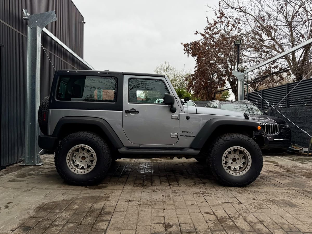 2013 Jeep Wrangler Sport - Miniatura 4