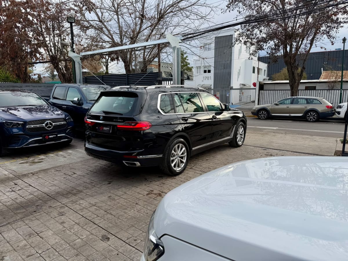 2022 BMW X7 3.0 - Miniatura 5