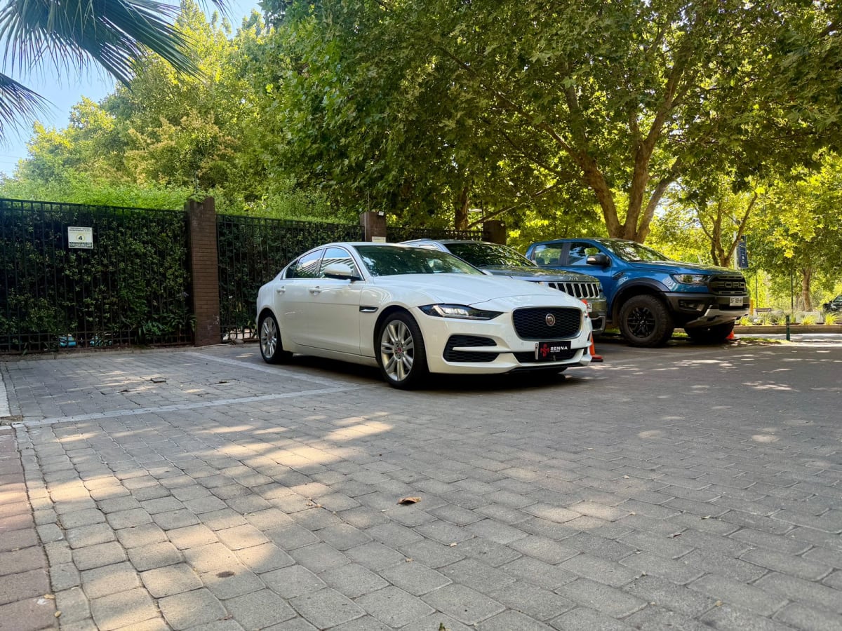2020 Jaguar Xe P250 - Miniatura 3