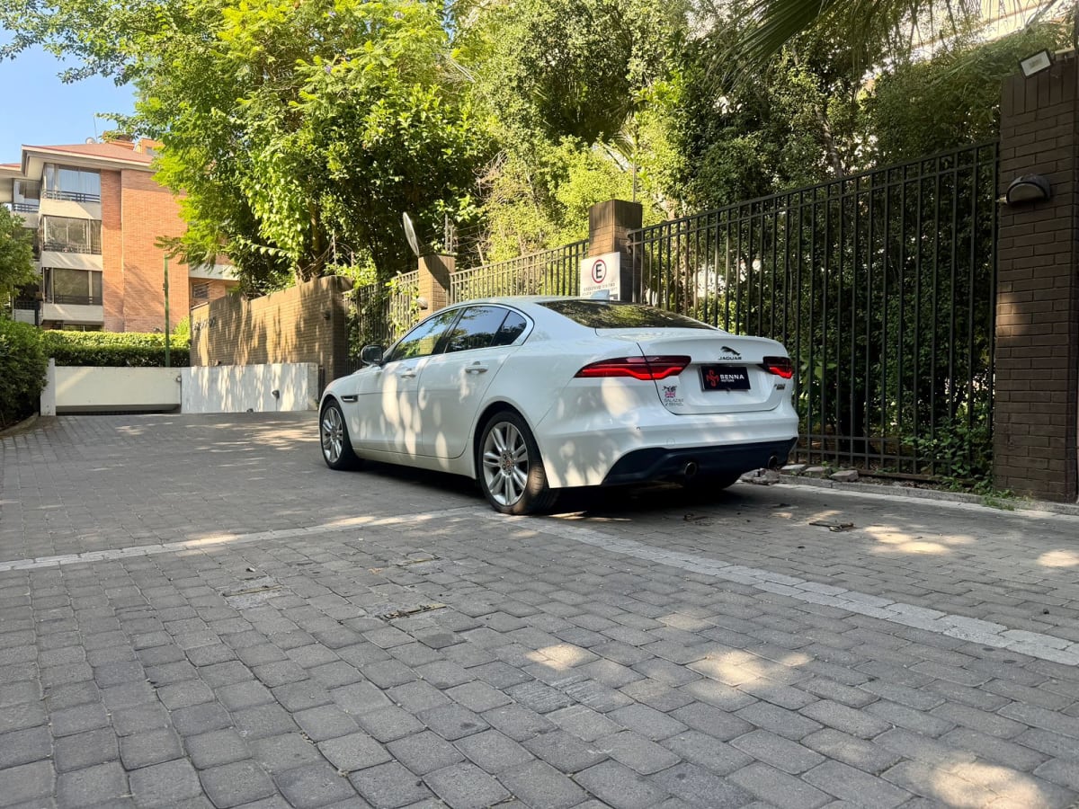 2020 Jaguar Xe P250 - Miniatura 7