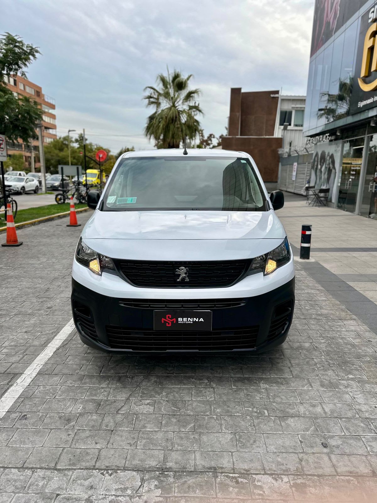 2023 Peugeot Partner - Miniatura 2