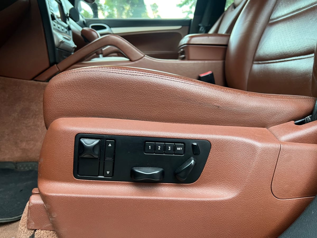 2007 Porsche Cayenne Turbo - Miniatura 10