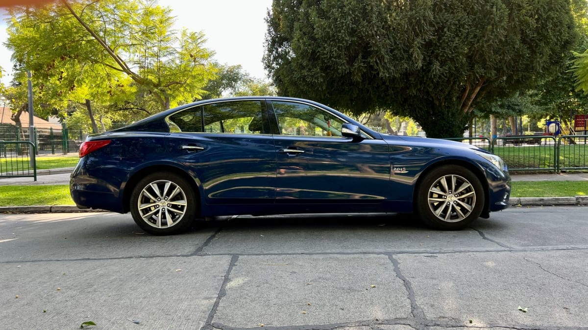 2017 Infiniti Q50 - Miniatura 4