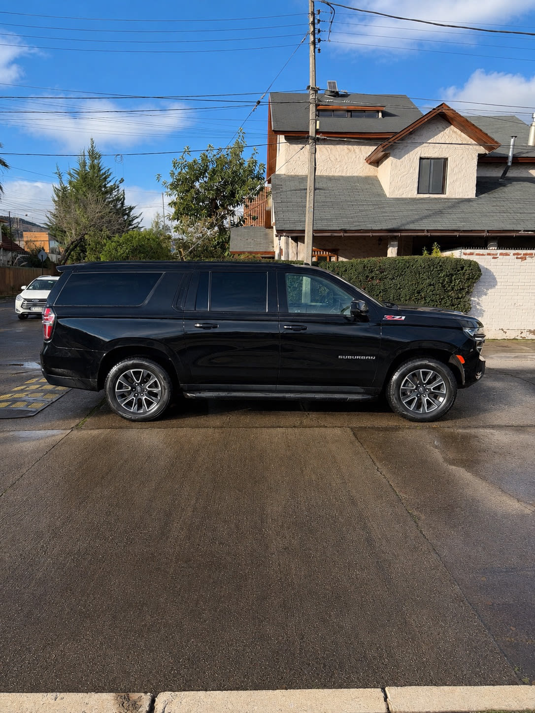2023 Chevrolet Suburban Z71 - Miniatura 6