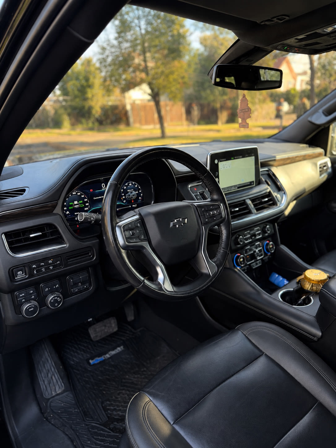 2023 Chevrolet Suburban Z71 - Miniatura 10