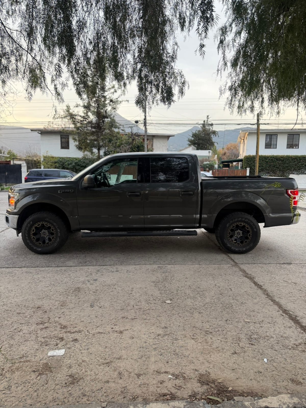 2019 Ford F-150 XLT - Miniatura 2