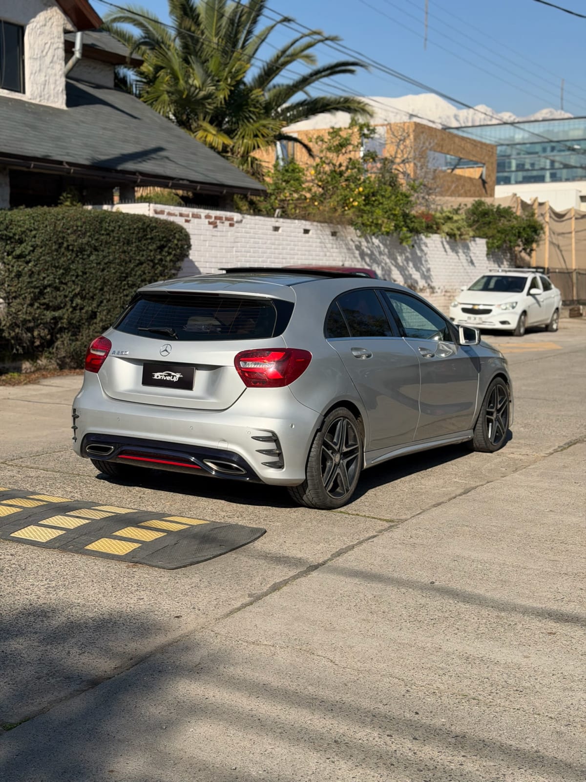 2018 Mercedes-Benz A250 Plata - Miniatura 5