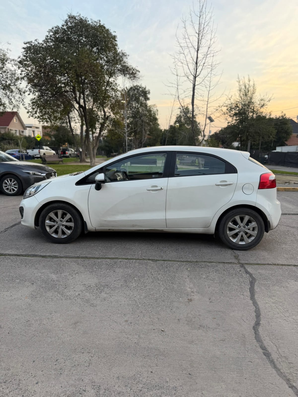 2015 KIA Rio - Miniatura 2