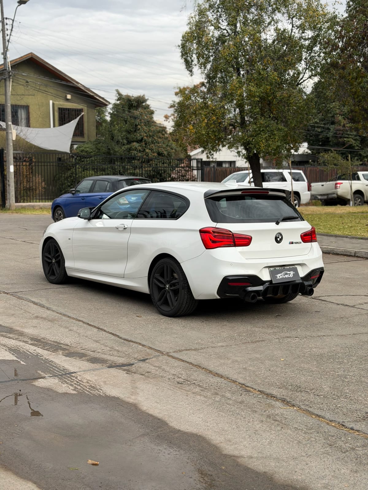 2016 BMW 120I - Miniatura 3
