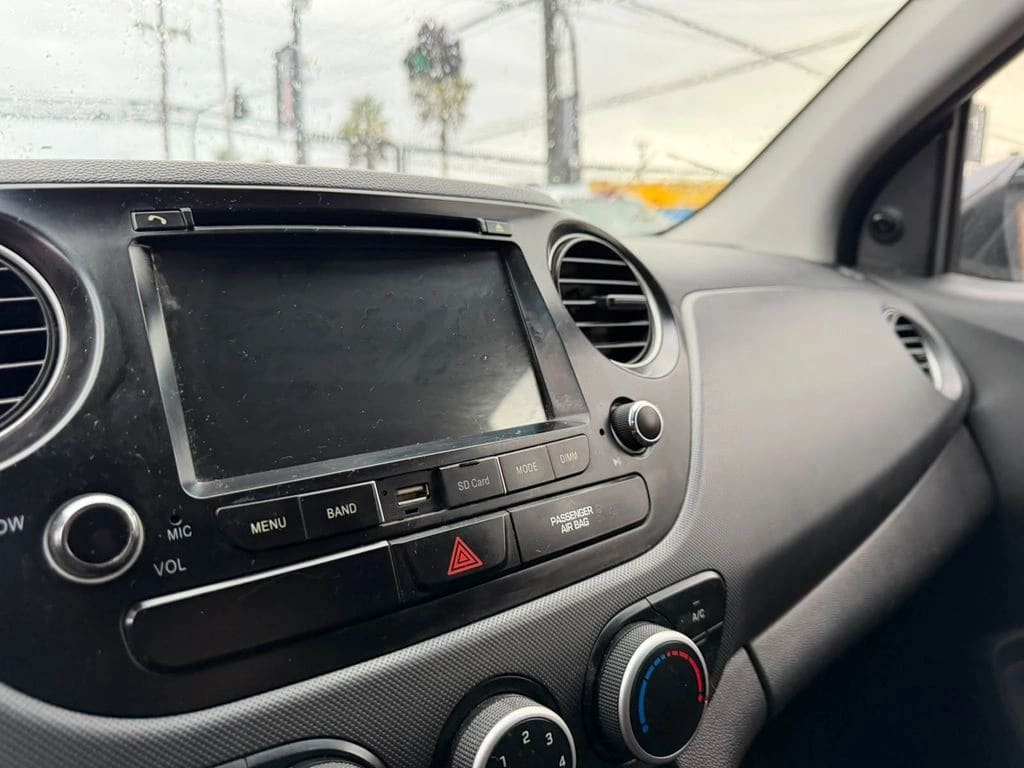 2017 Hyundai Grand I10 LX - Miniatura 9
