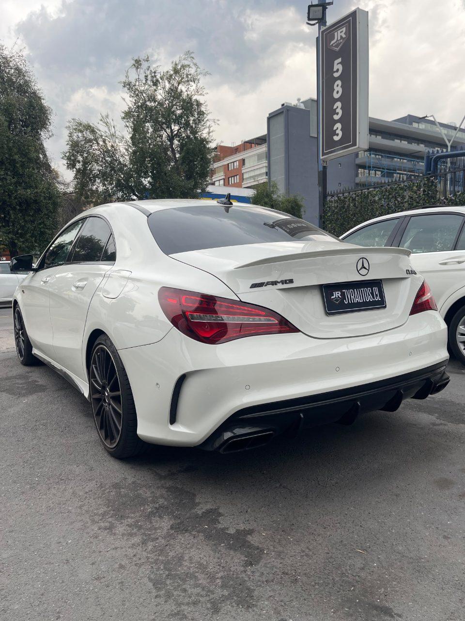 2017 Mercedes-Benz CLA 45 AMG - Miniatura 3