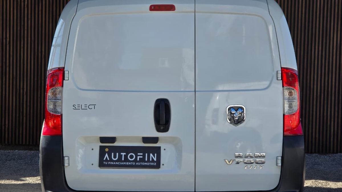 2023 RAM V700 City - Miniatura 7