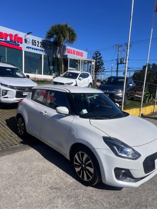 2018 Suzuki Swift GLX Blanco - Miniatura 2