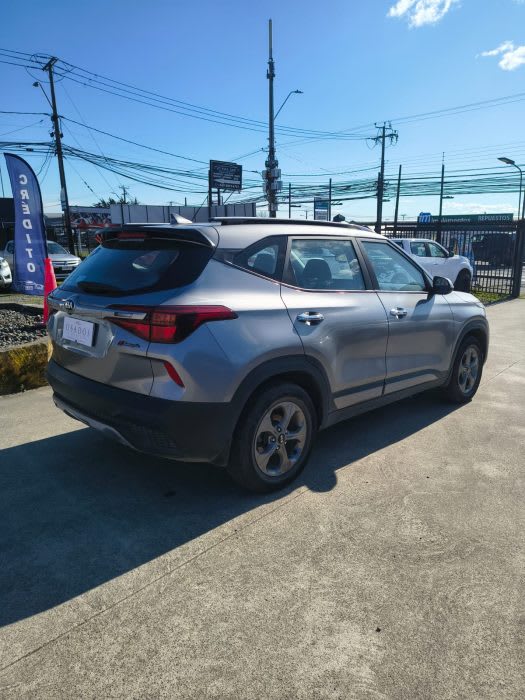 2021 Kia Seltos Gris - Miniatura 6