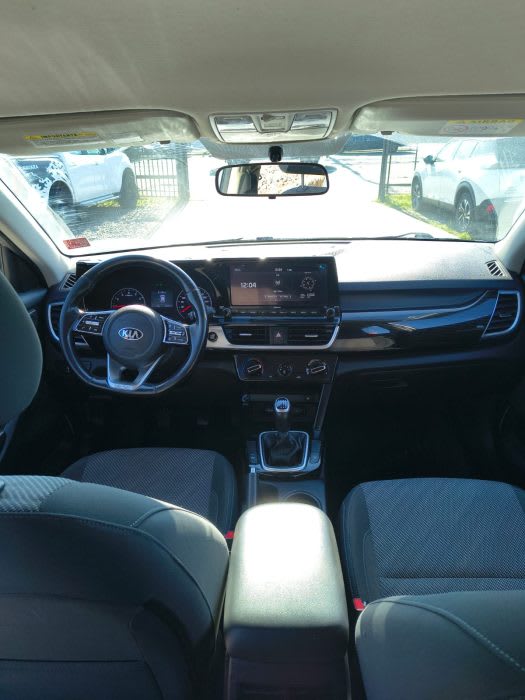 2021 Kia Seltos Gris - Miniatura 10